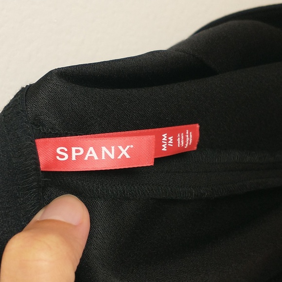 SPANX Carefree Crepe Pleated Shorts Medium Black High Rise Pull On - Picture 7 of 9